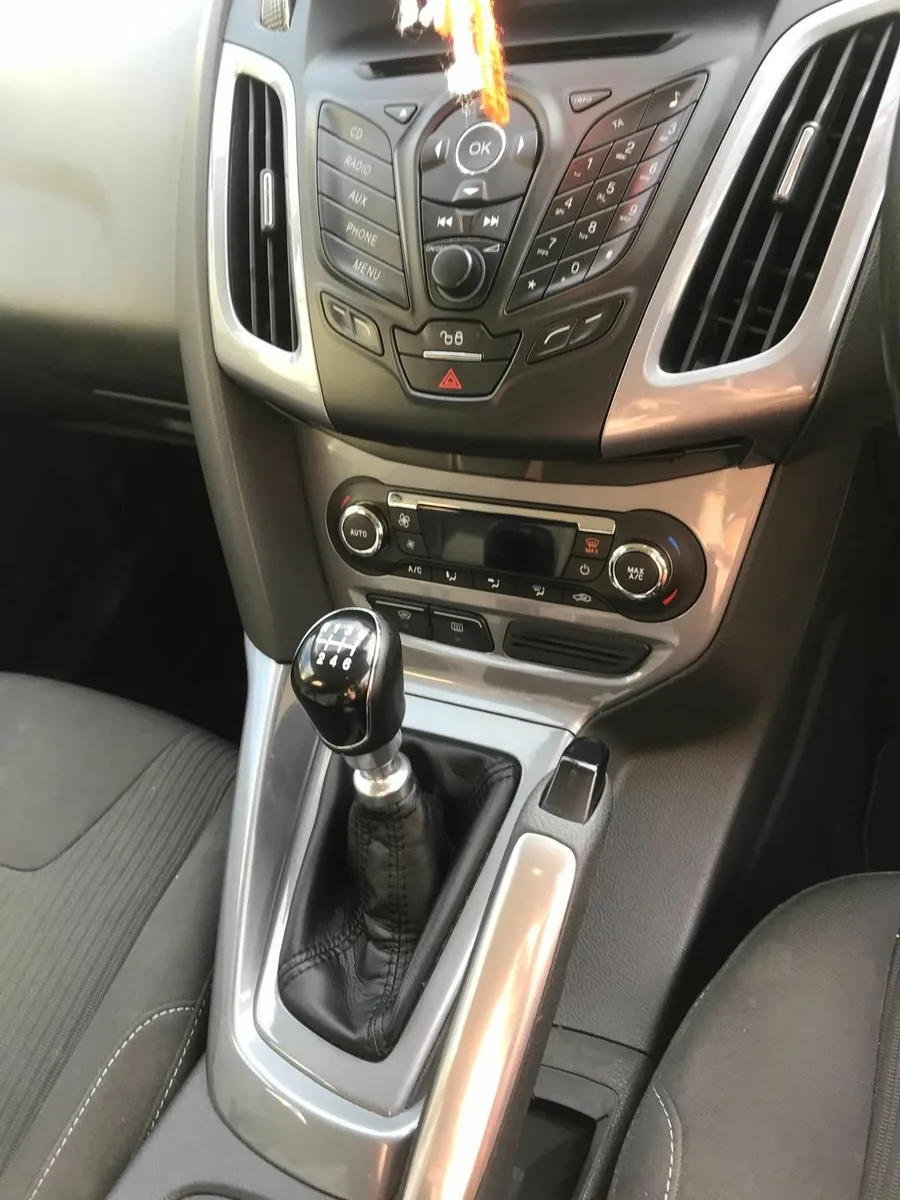 Ford Focus 2012 - Image 2