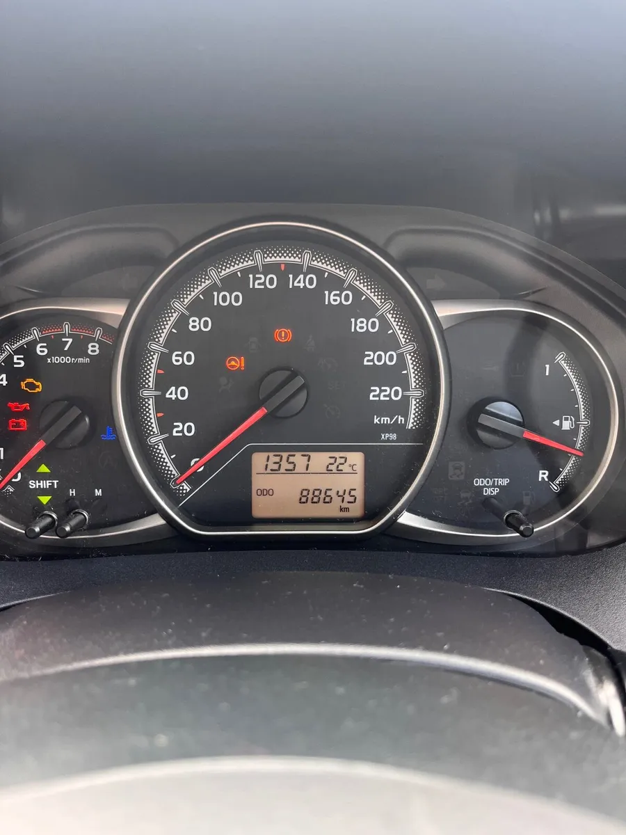 Toyota Yaris 2015 - Image 4
