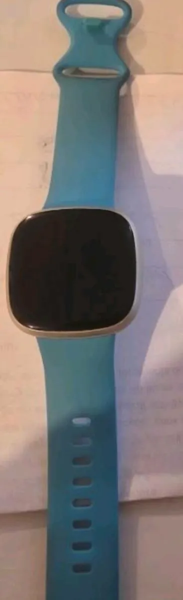 Fitbit Versa 3 - Image 1