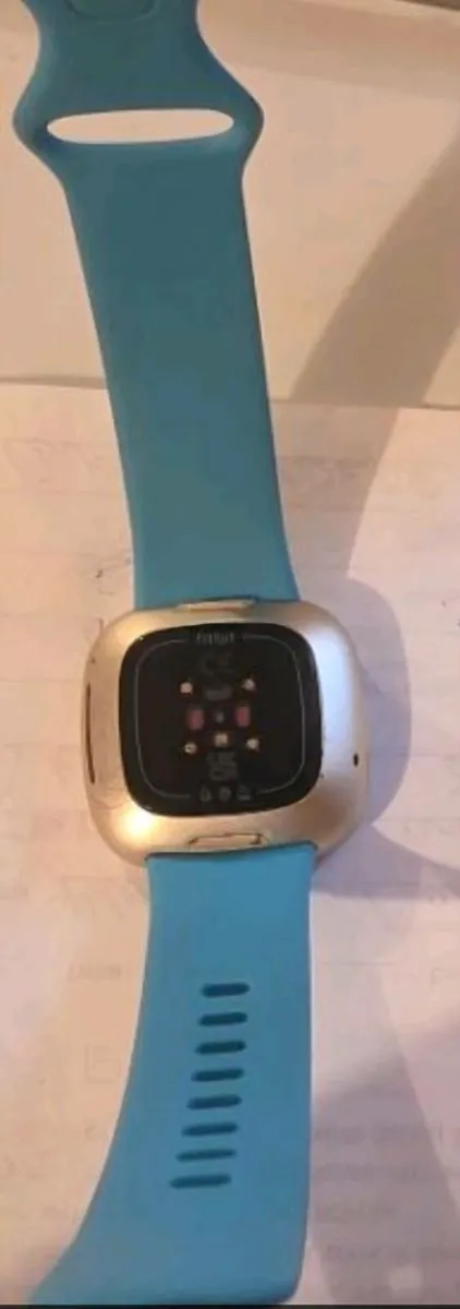 Fitbit Versa 3 - Image 2