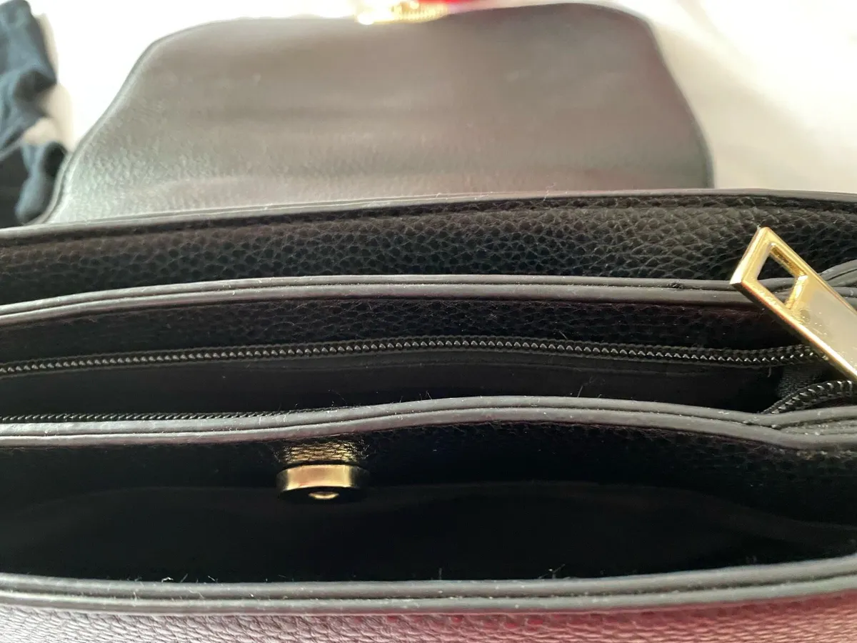 Beautiful Handbag with unusual Colour Design - Image 4