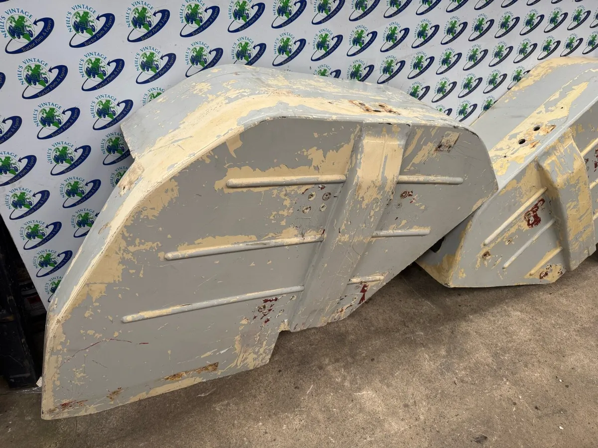 Ford 4000 5000 Tractor Fibreglass Mudguards - Image 2