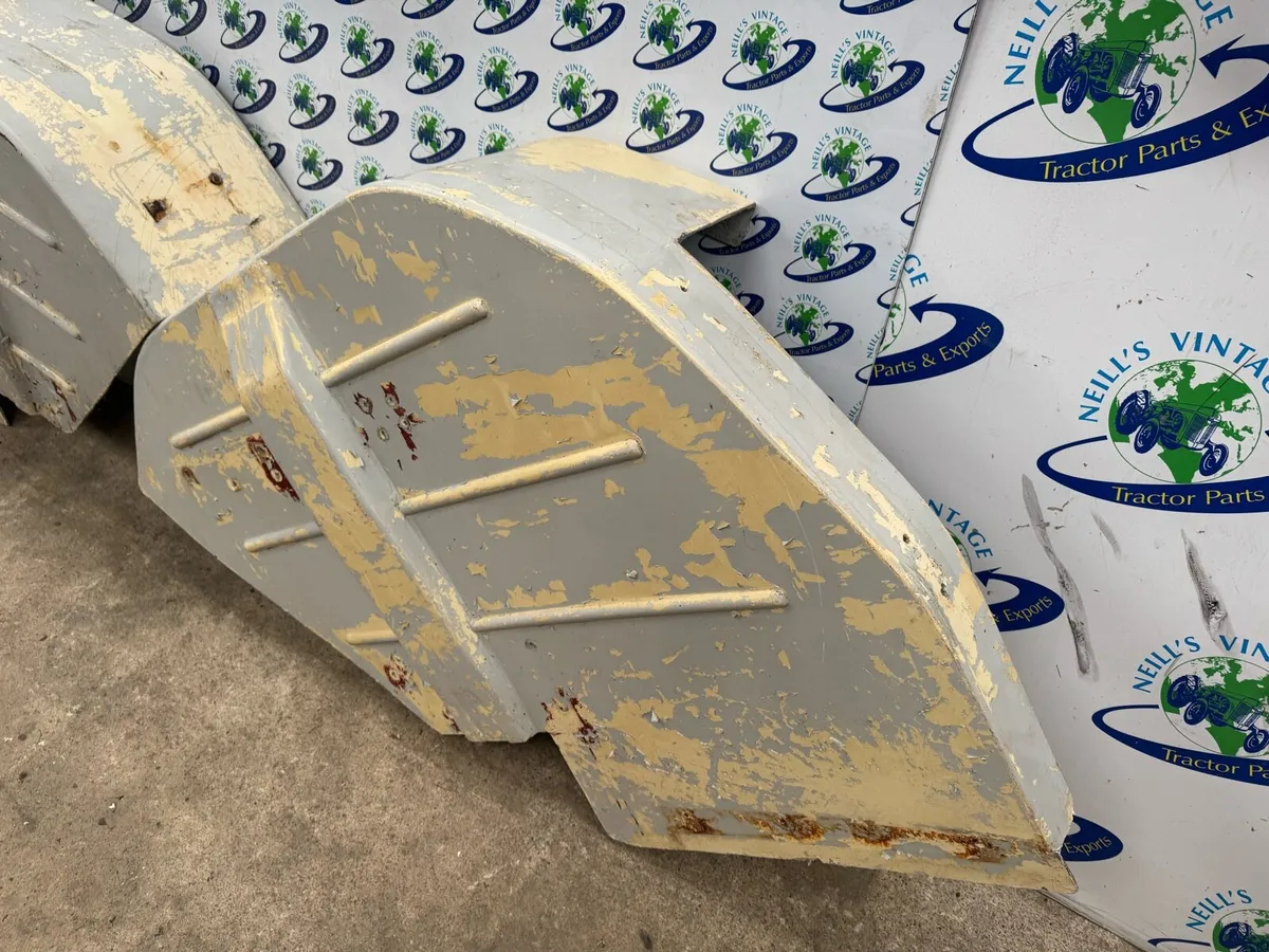 Ford 4000 5000 Tractor Fibreglass Mudguards - Image 3