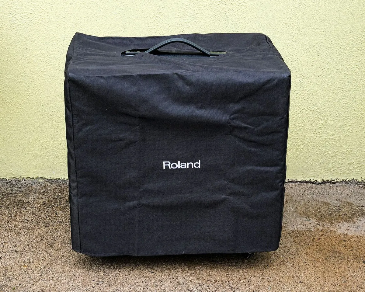 Roland KC 600 Keyboard Amplifier - Image 3