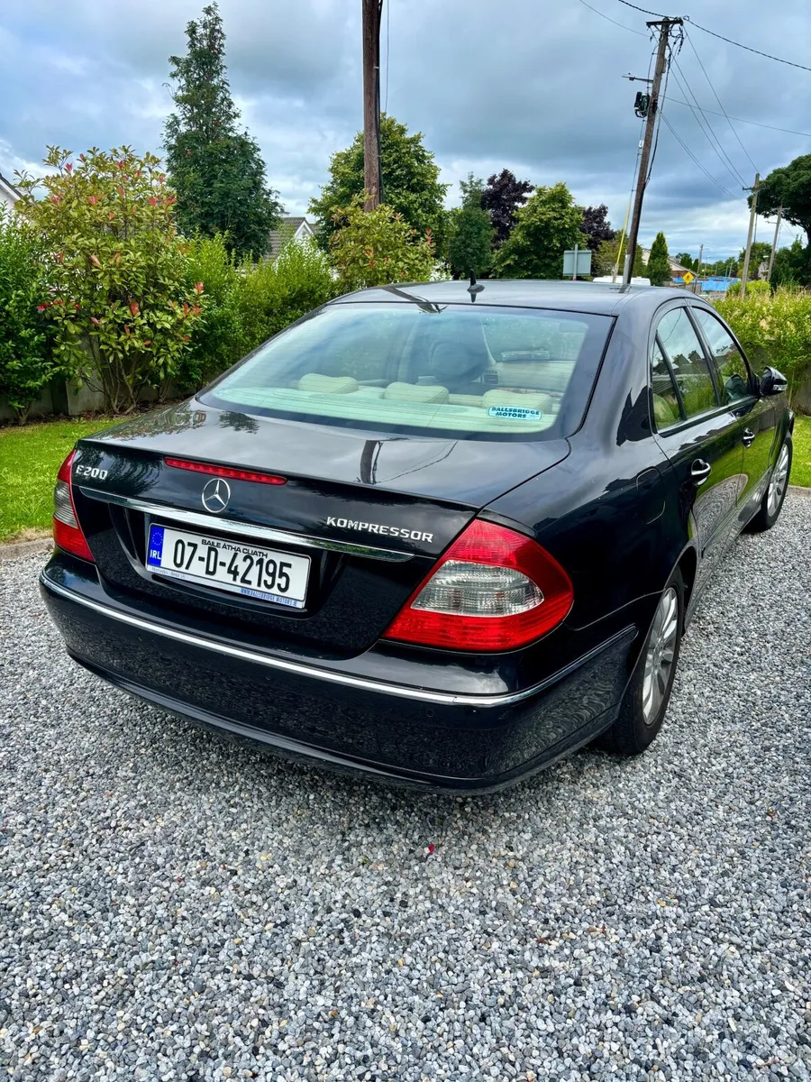 Mercedes-Benz E-Class 2007 - Image 1