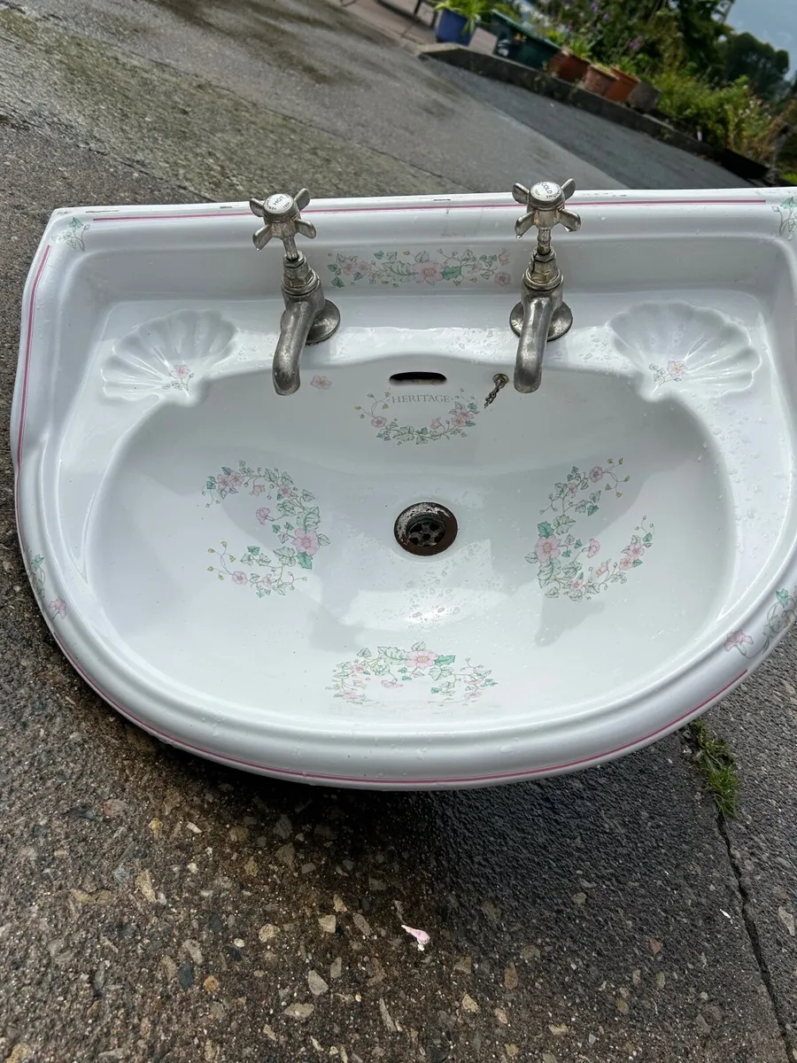 Vintage Heritage bathroom suite (toilet and sink) - Image 1