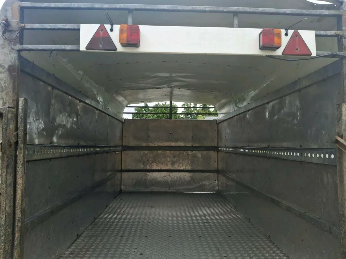 Cattle box - Image 1