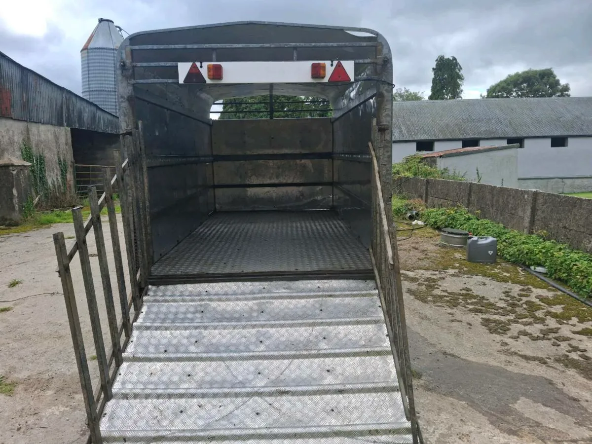 Cattle box - Image 2
