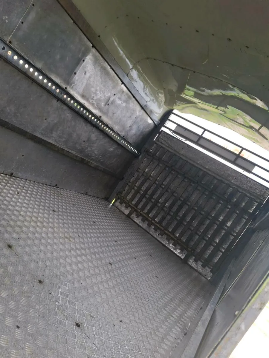 Cattle box - Image 3