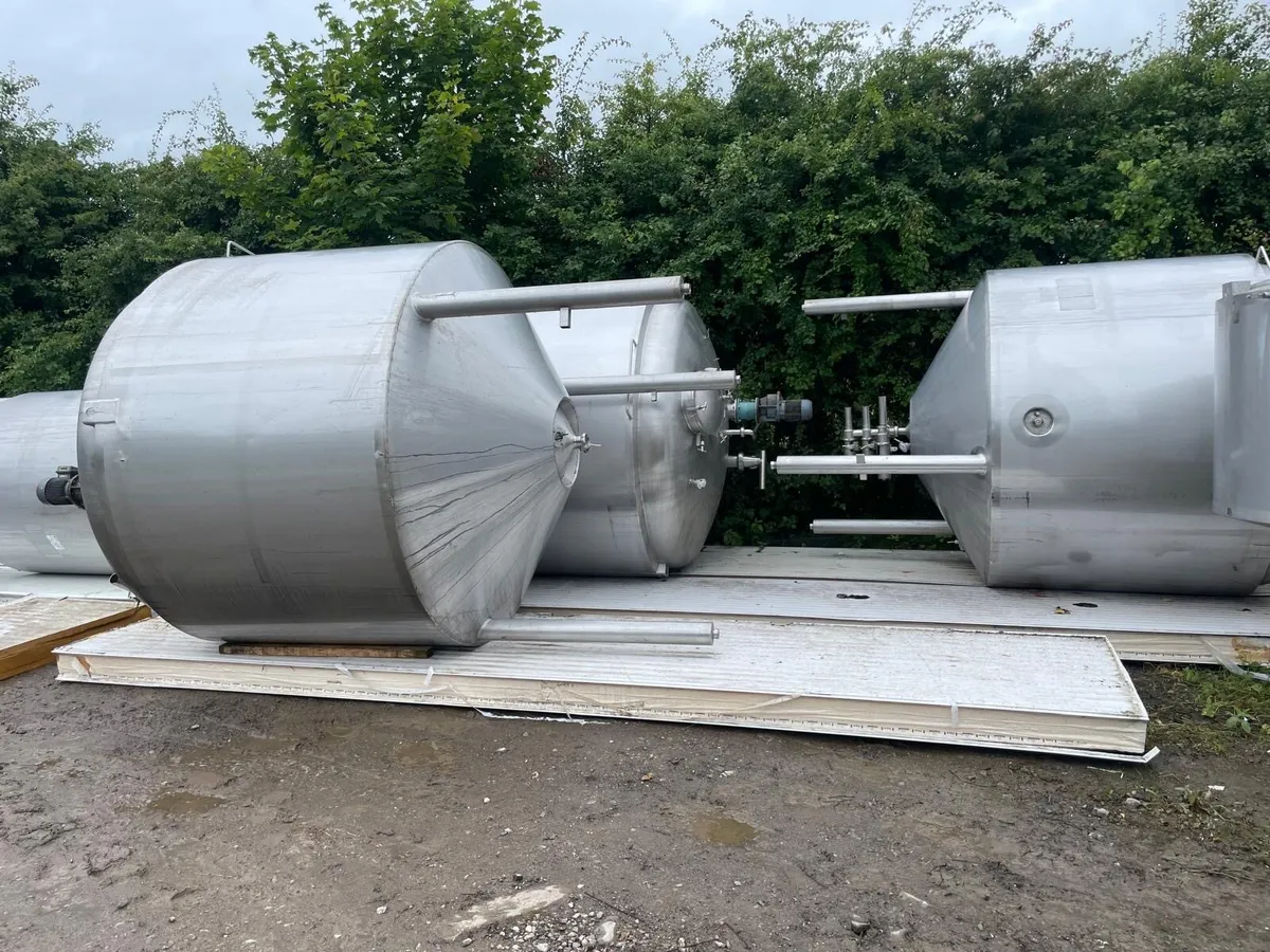 Stainless steel tanks - Image 1