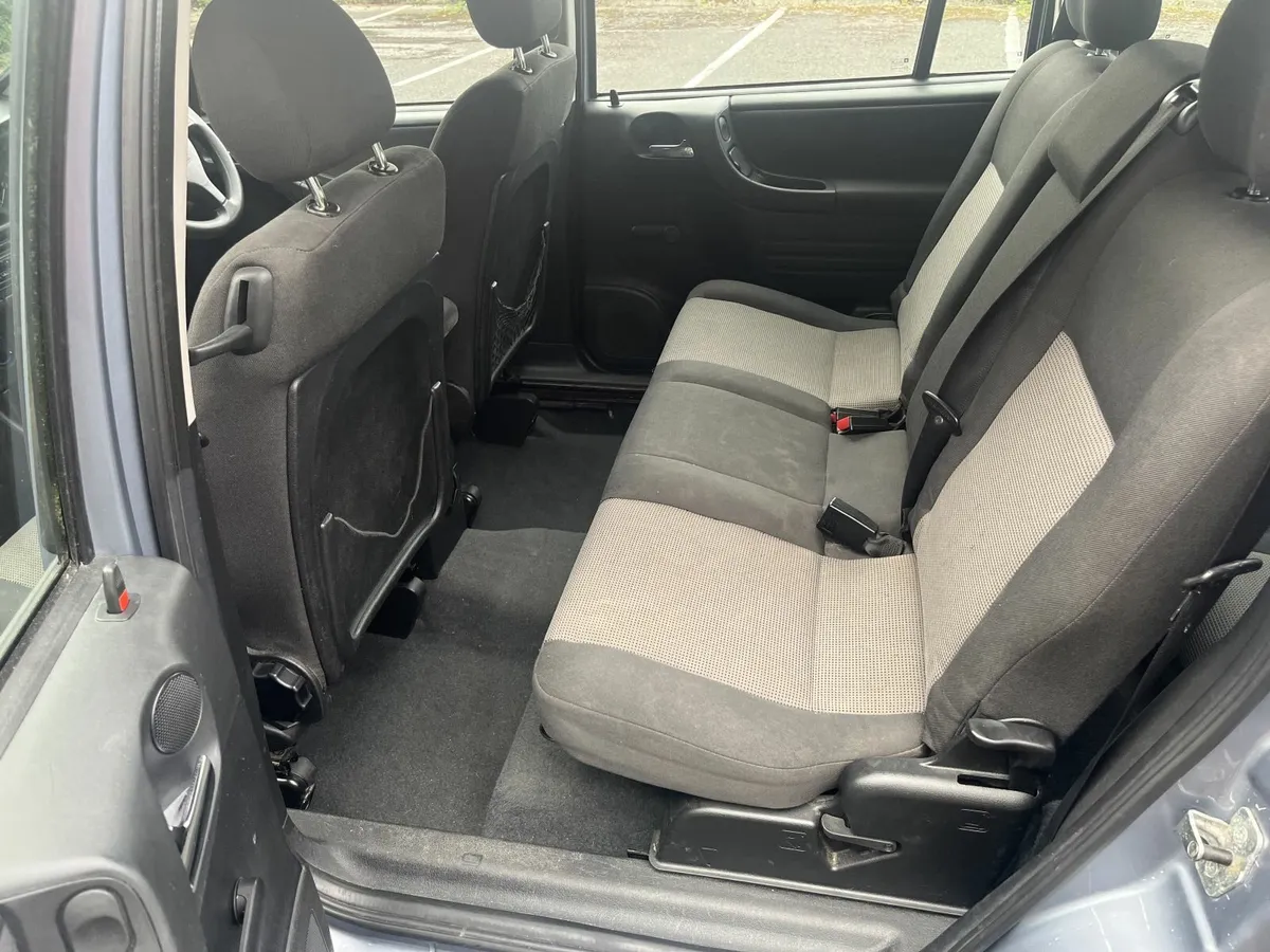 Opel Zafira 2004 - Image 2