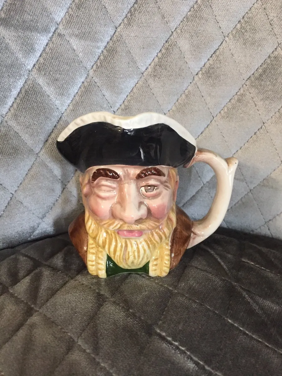 2 small Toby jugs - Image 1
