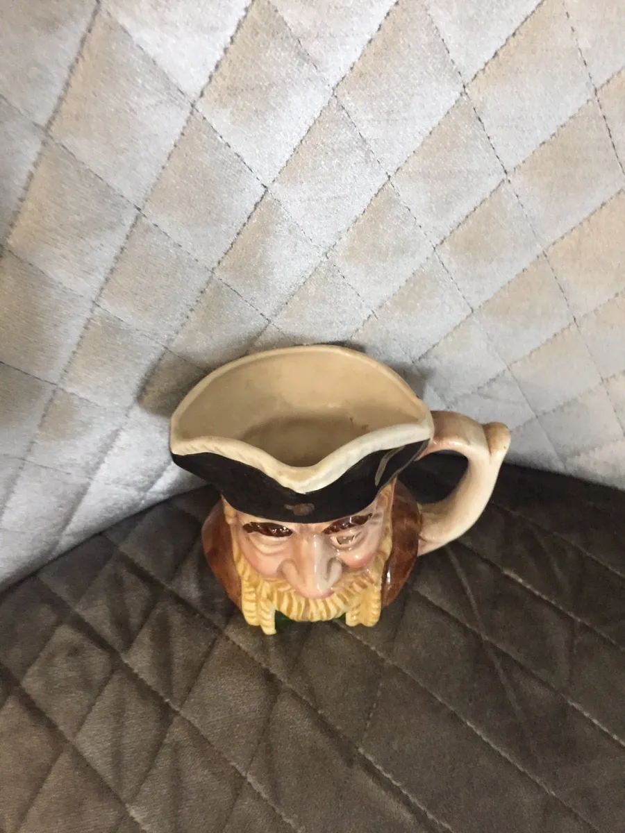 2 small Toby jugs - Image 2
