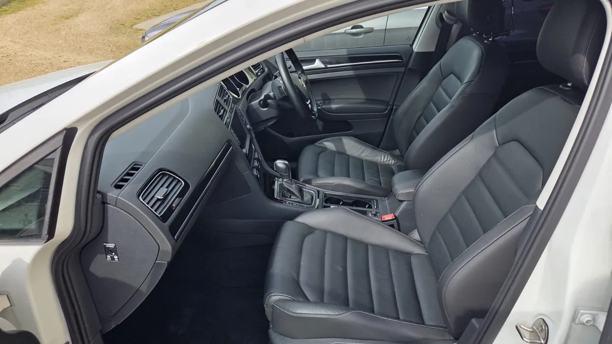 Choice of 2 Volkswagen Golf Highlines in stock - Image 3