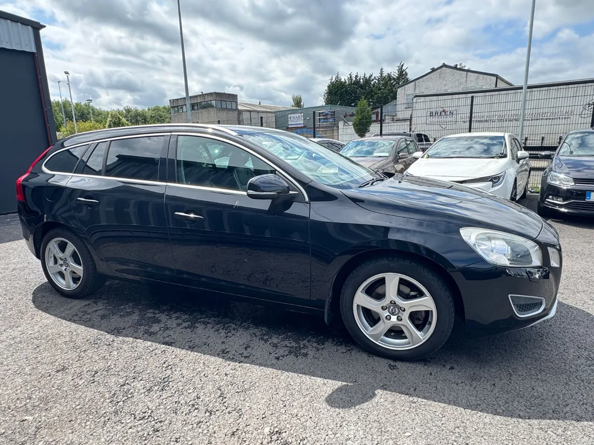 Volvo v60 black - Image 3