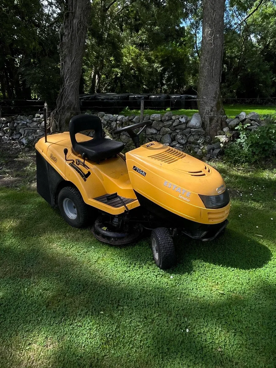 Stiga Ride on lawnmower - Image 1