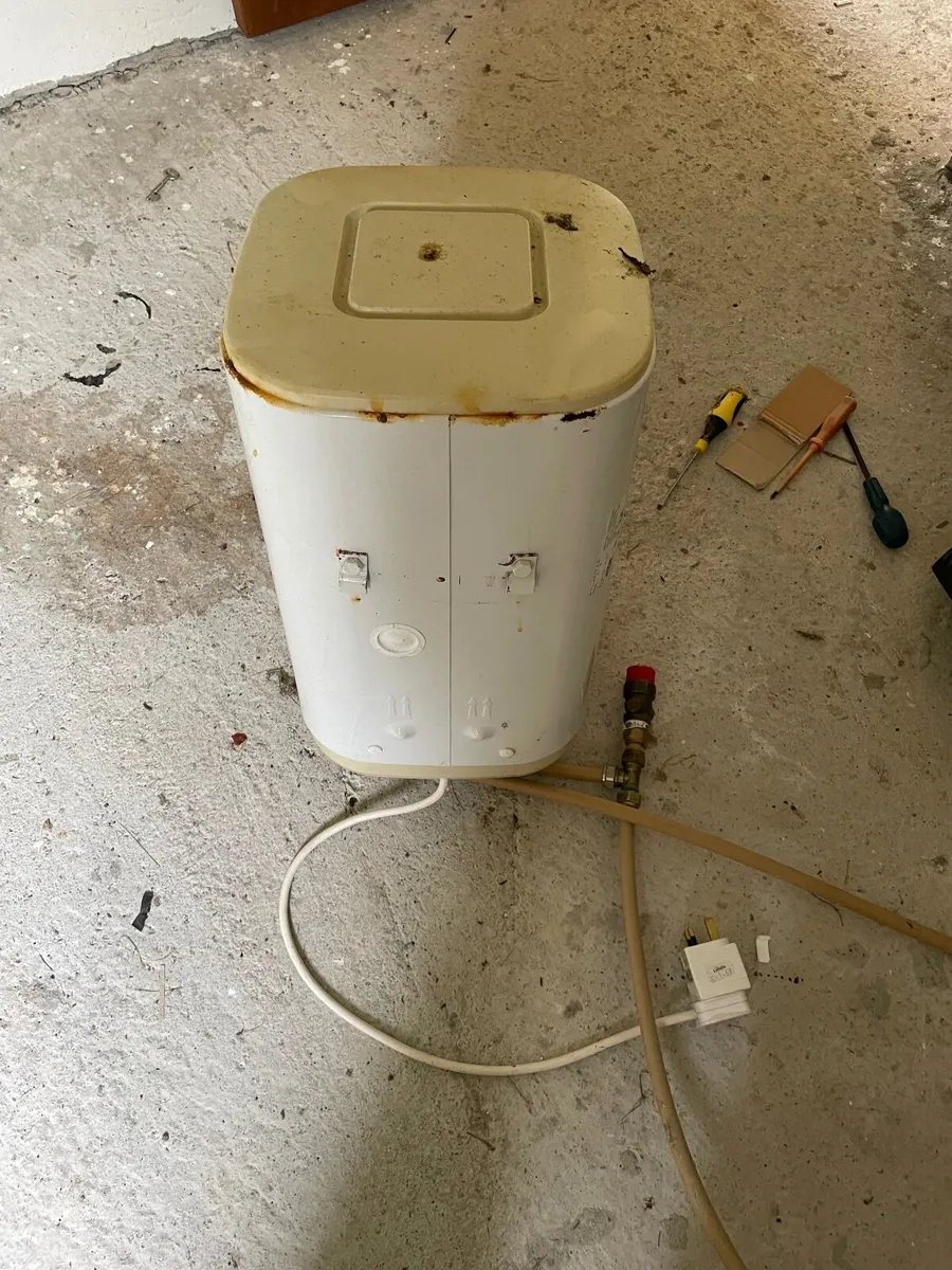 Water heater - Image 1