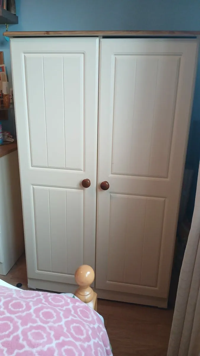 Childrens Wardrobe - Image 1