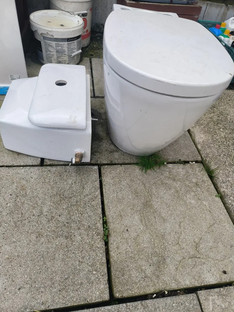 Toilet - Image 4