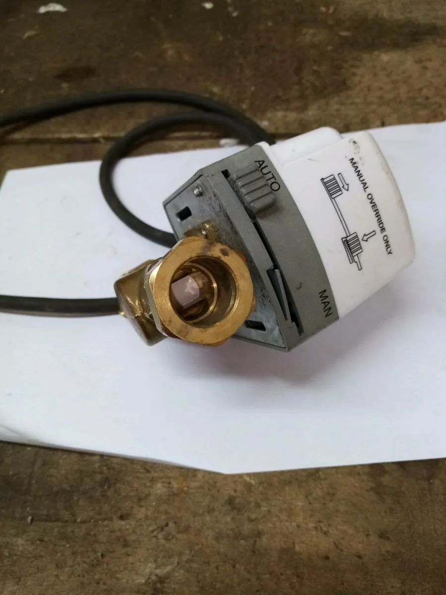 Myson motorised valve and fittings. - Image 2