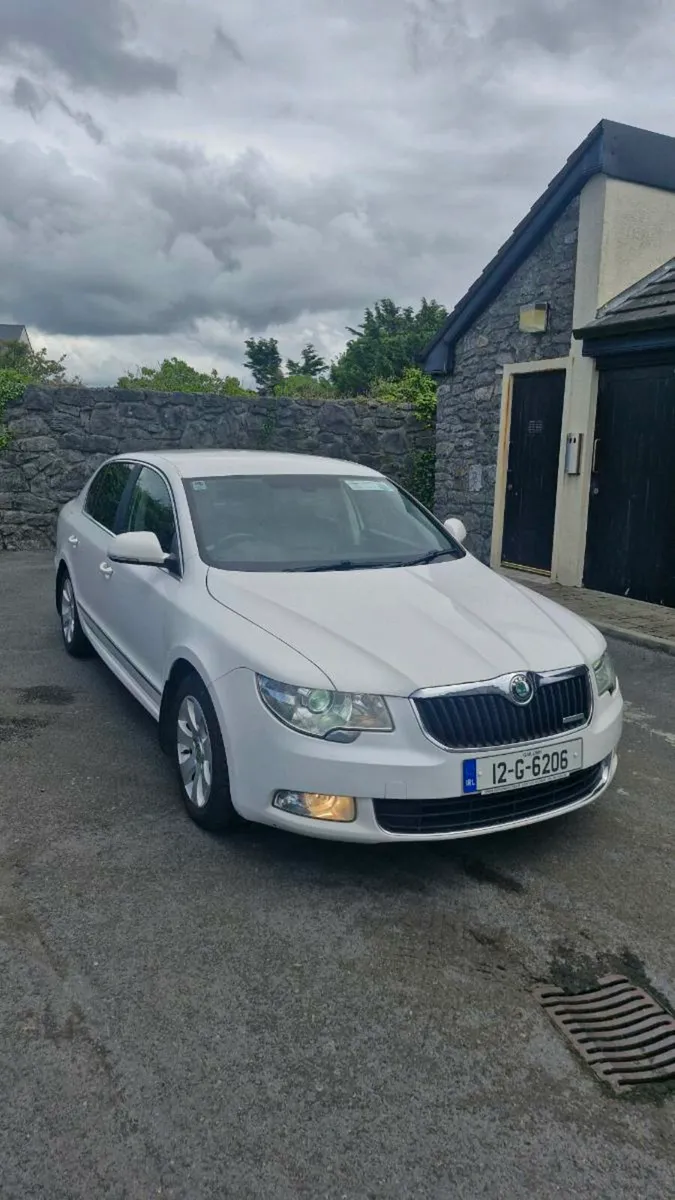 2012 skoda superb - Image 1
