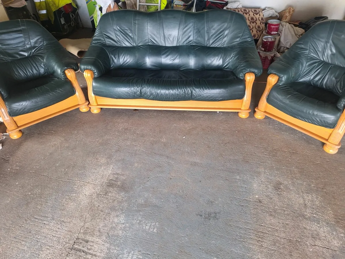 Three Piece Furniture Suite - Image 2
