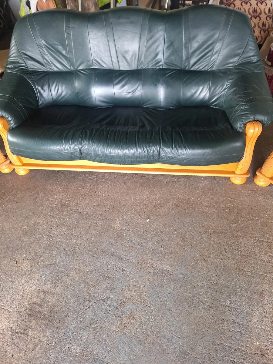 Three Piece Furniture Suite - Image 3