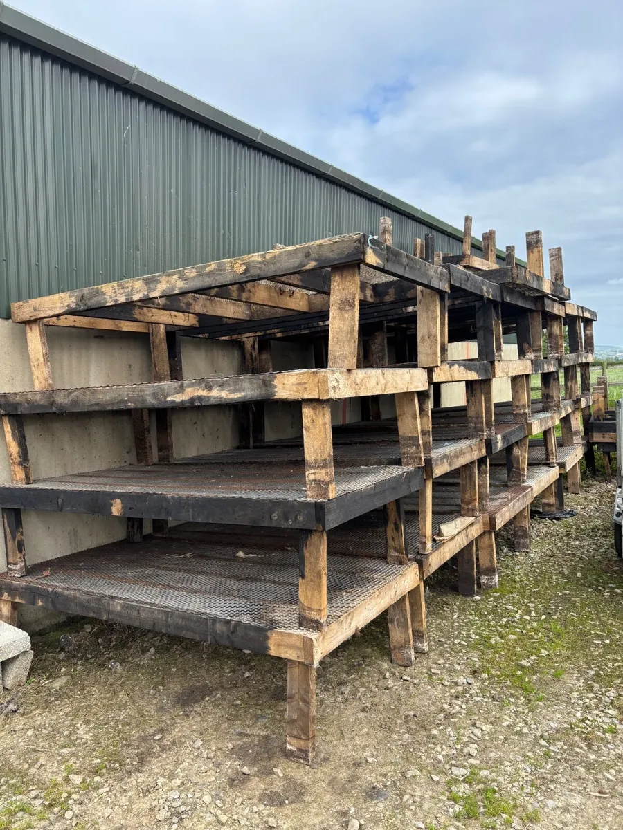Mesh Sheep Slats + wooden walkthrough feeders - Image 1