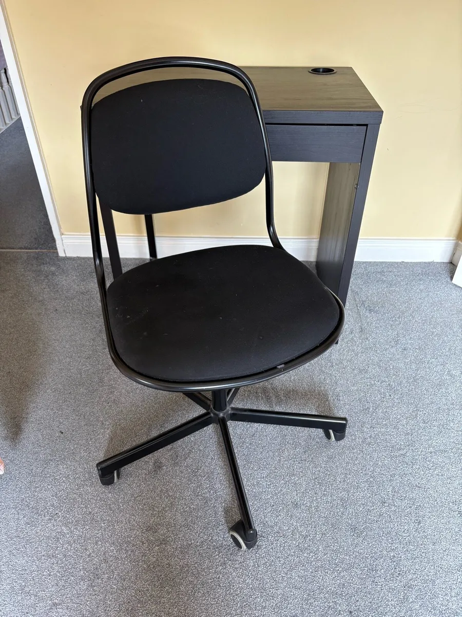 Office desk and chair - Image 3