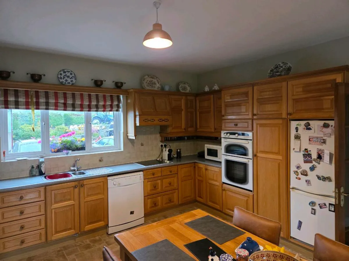 Oak kitchen - Image 1
