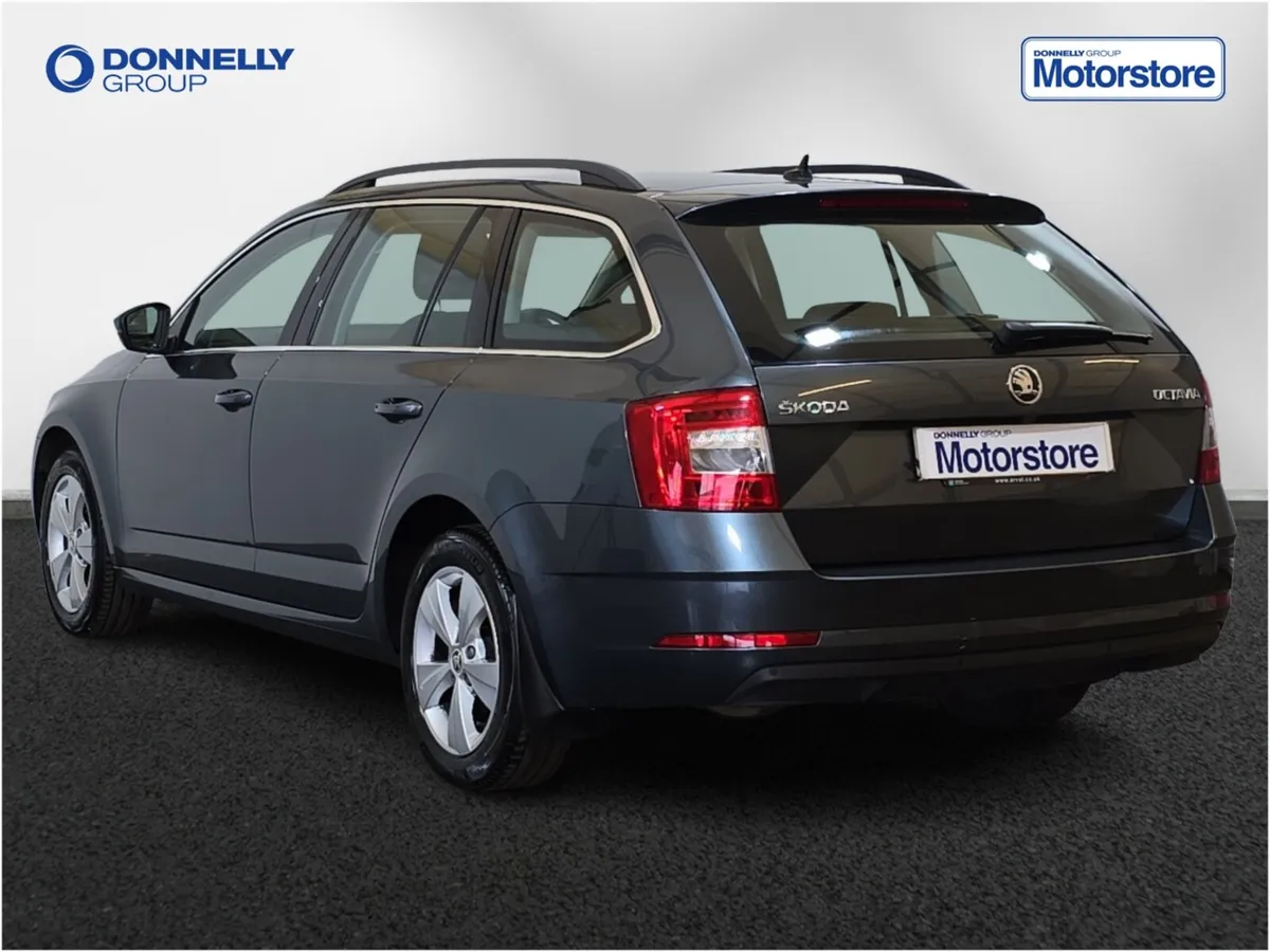 Skoda OCTAVIA Estate SE Technology - Image 2