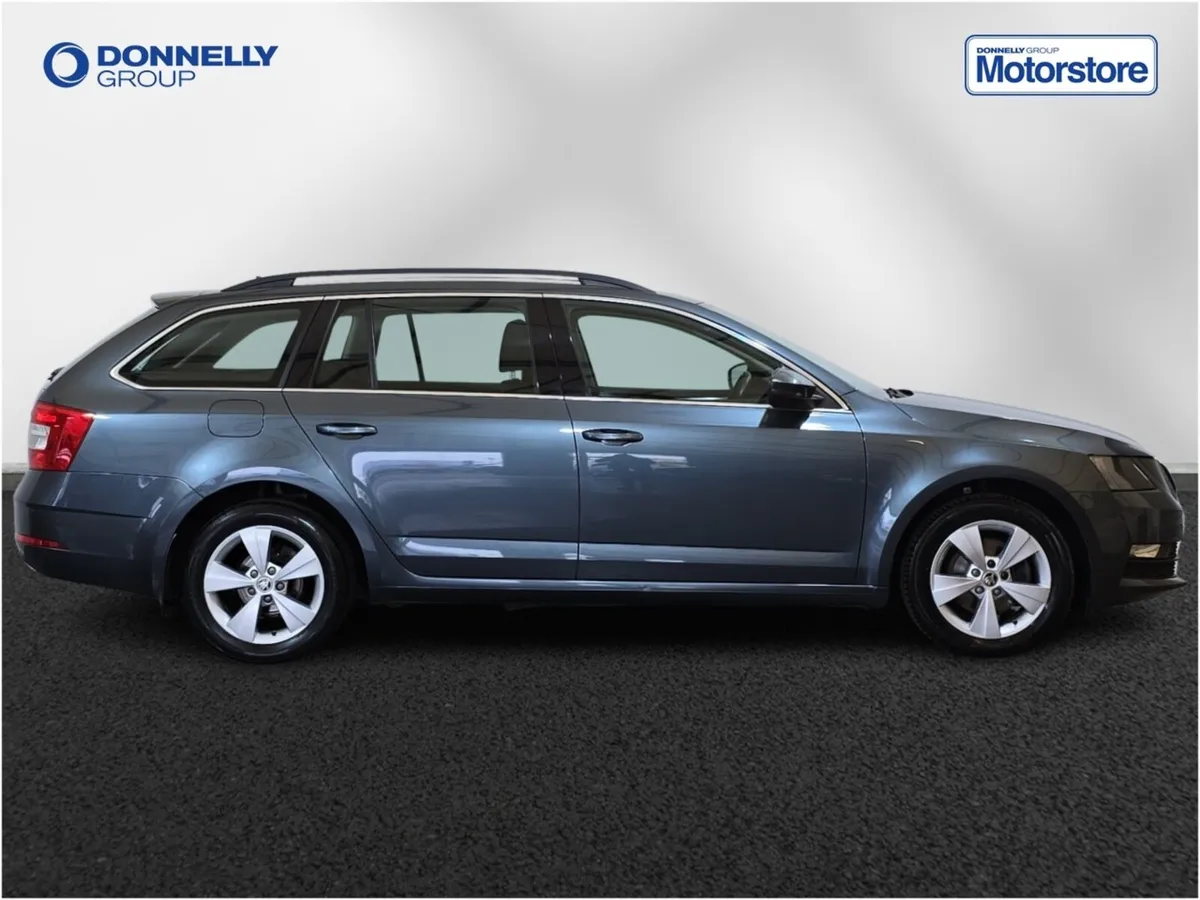 Skoda OCTAVIA Estate SE Technology - Image 3