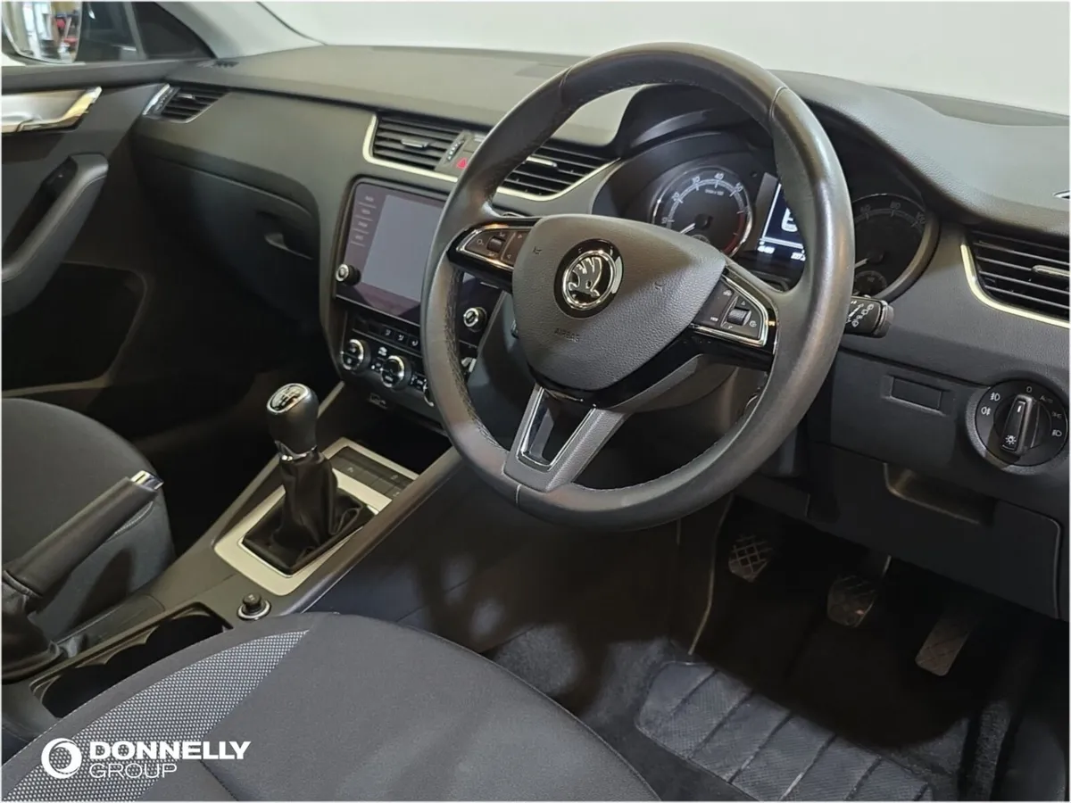Skoda OCTAVIA Estate SE Technology - Image 4