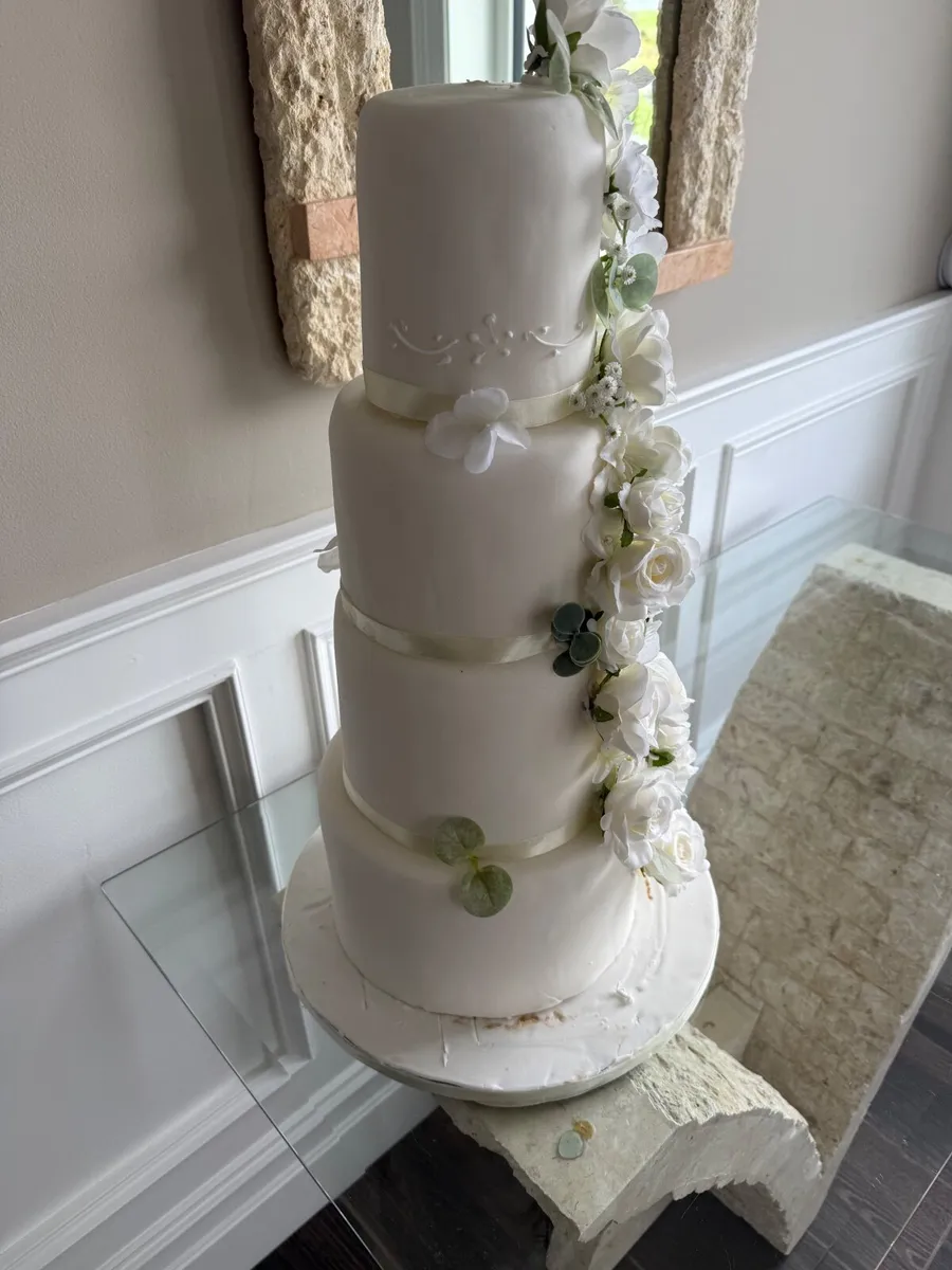 Fake 4 tier Wedding Cake - Image 4