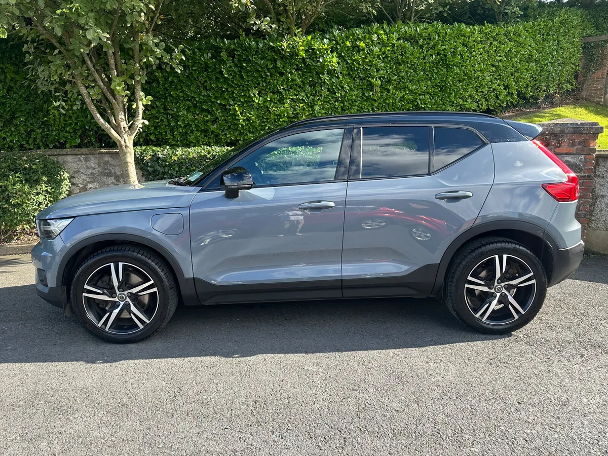 Volvo XC40 R-Design T4 Hybrid 2021 - Image 2