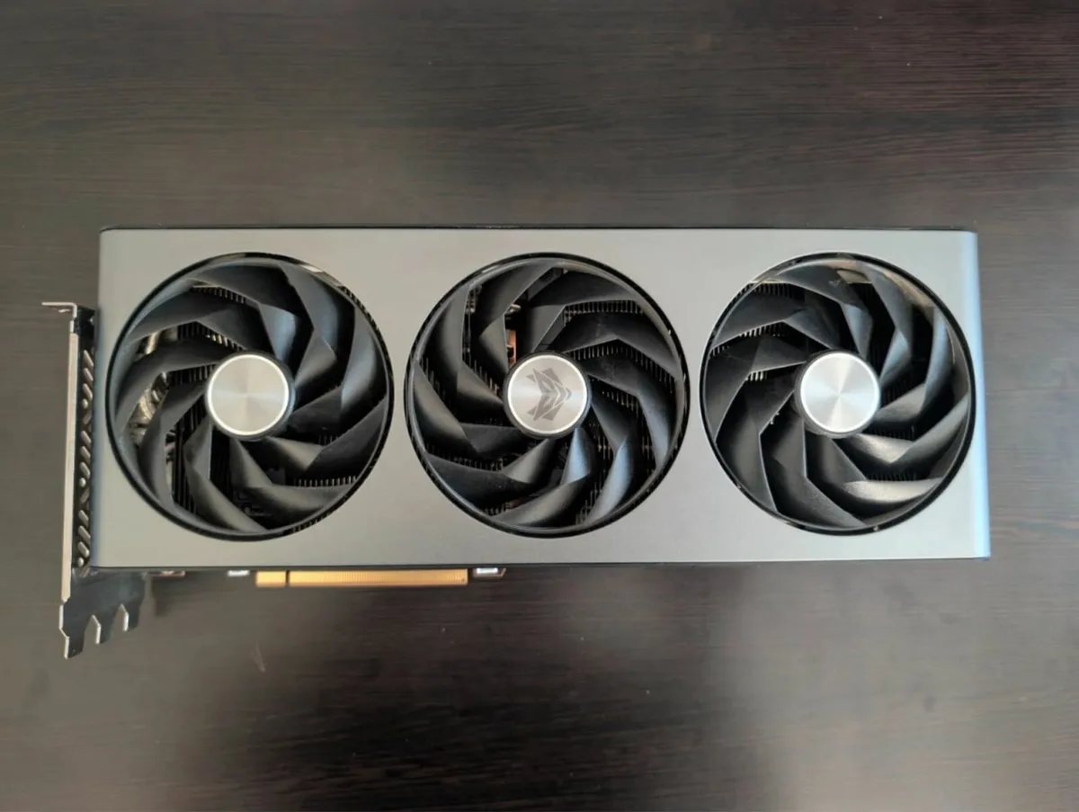 SAPPHIRE NITRO+ AMD Radeon RX 7800 XT 16GB GPU - Image 1