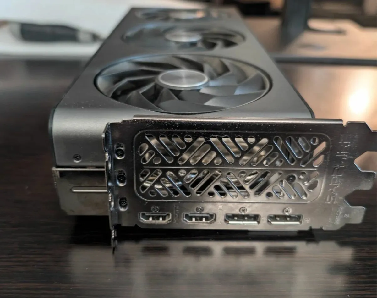 SAPPHIRE NITRO+ AMD Radeon RX 7800 XT 16GB GPU - Image 3