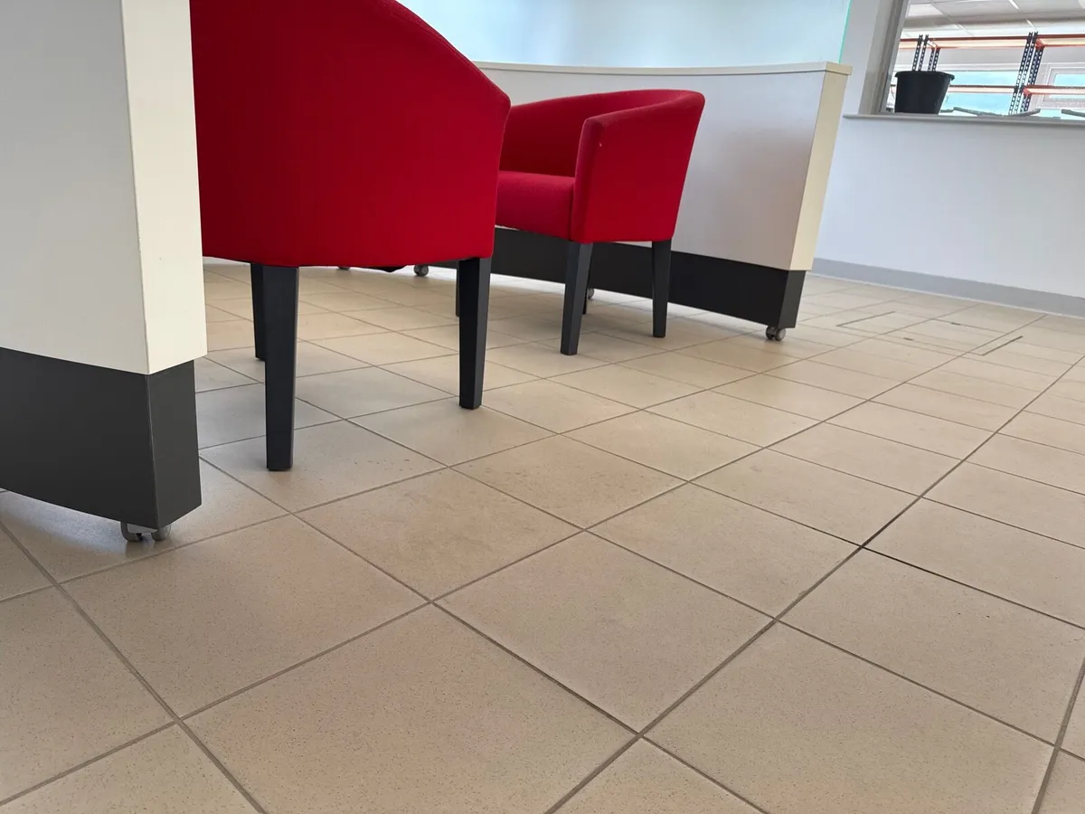 Conference seat area - Image 3