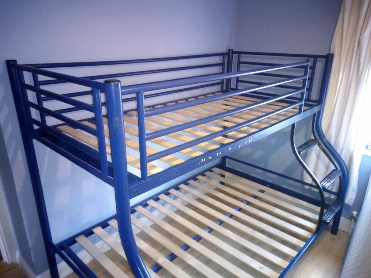 Metal bunk bed