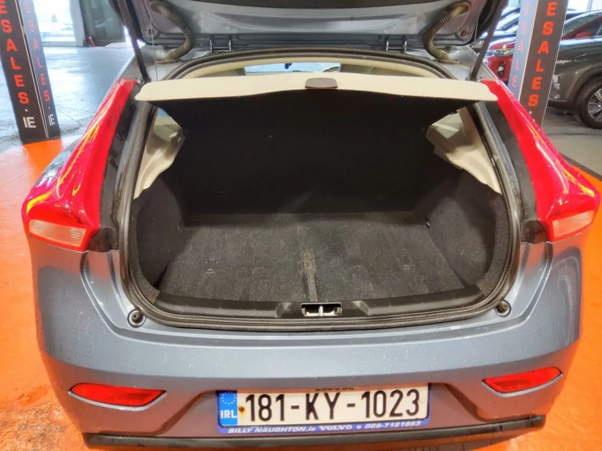 Volvo V40 D2 (120hp) Momentum Edition - Image 4