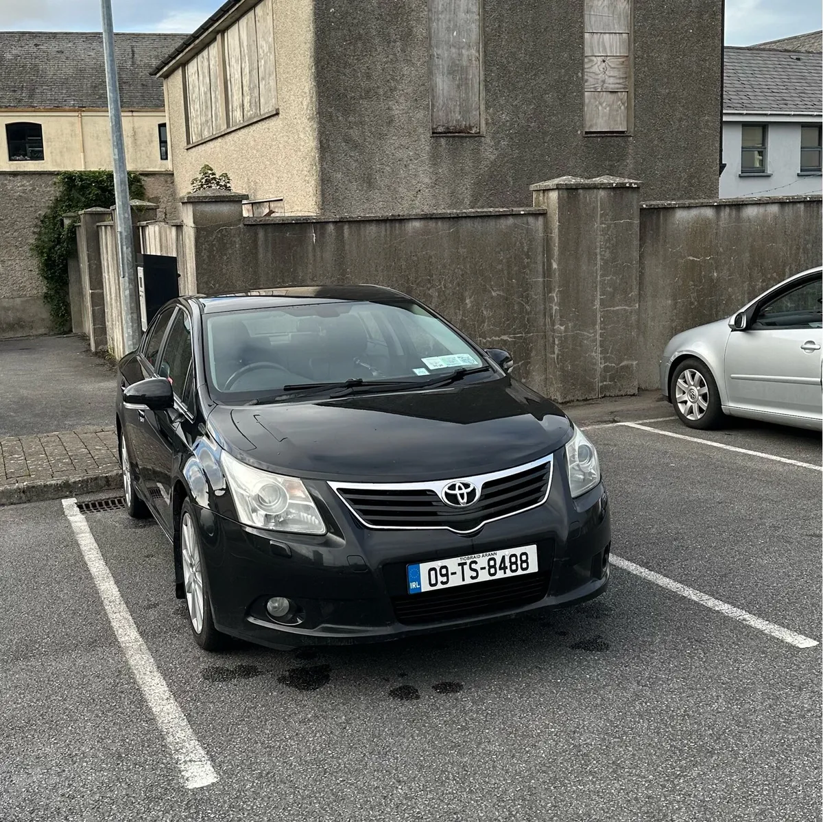 Black Toyota Avensis 2.2 Diesel - Image 2