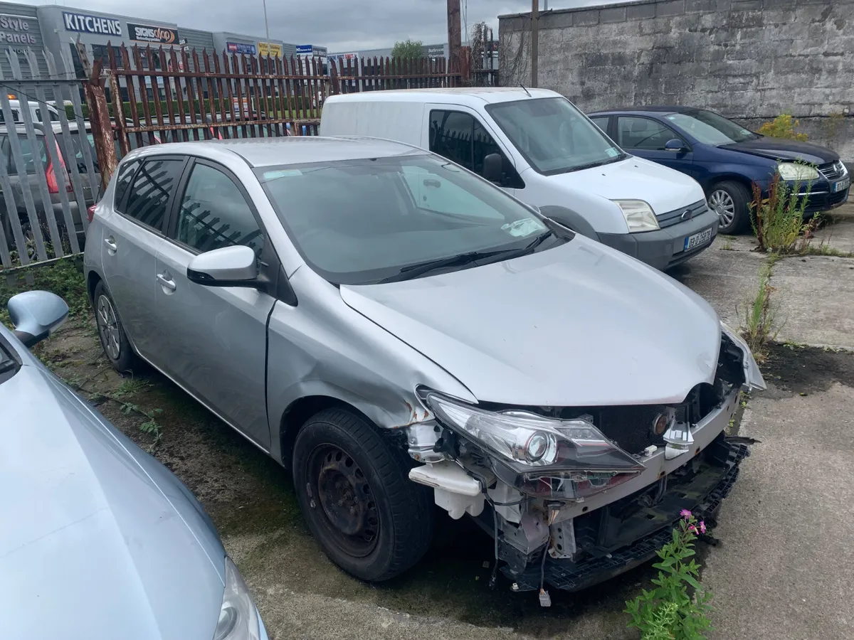 2015 TOYOTA AURIS VAN DIESEL - Image 1