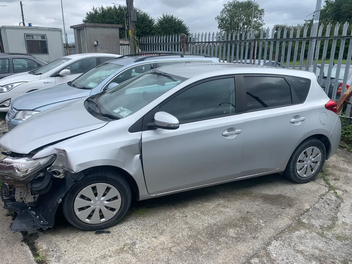2015 TOYOTA AURIS VAN DIESEL - Image 2