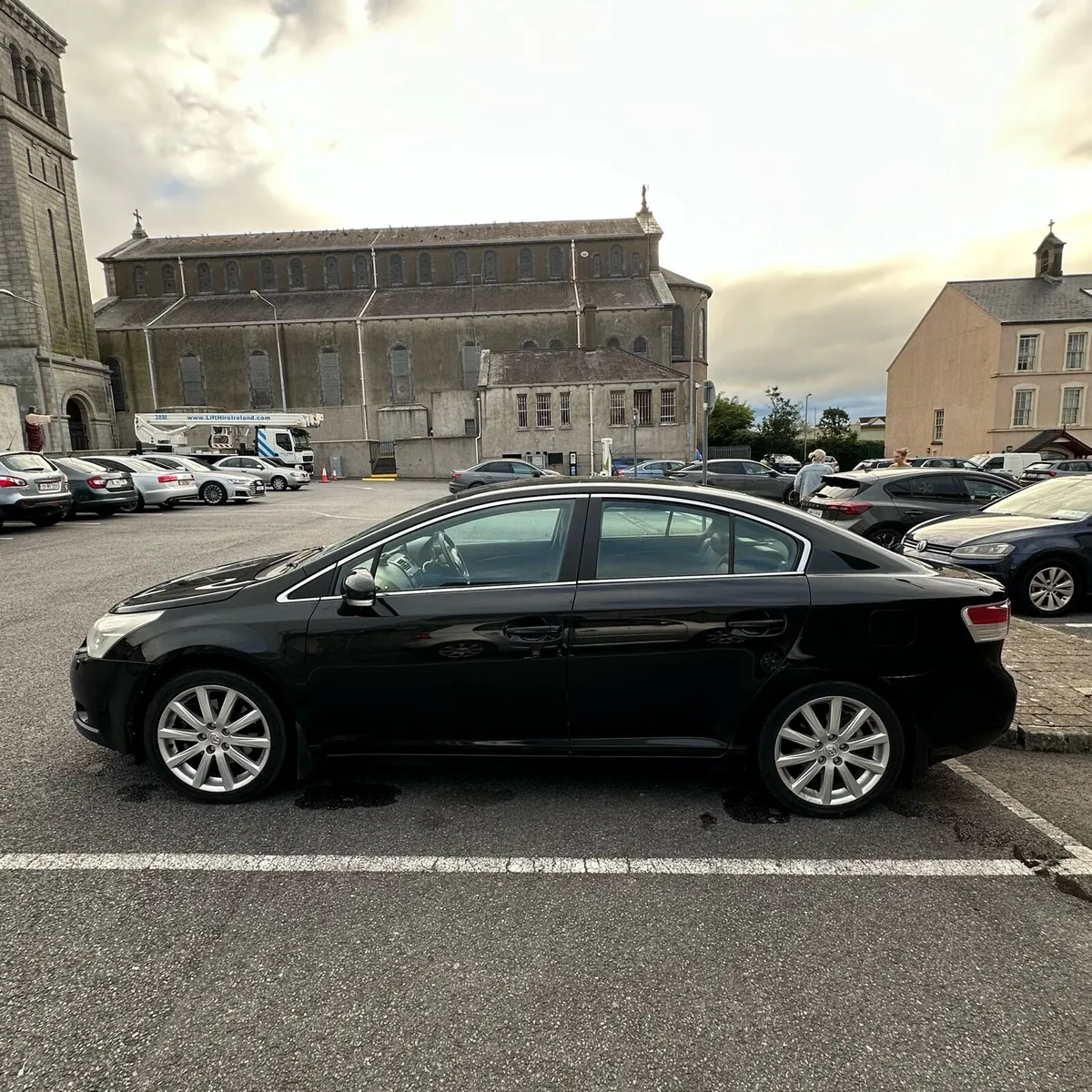 Black Toyota Avensis 2.2 Diesel - Image 4