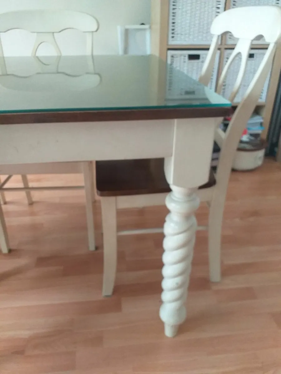 Kitchen dining table and 6 chairs - Image 3
