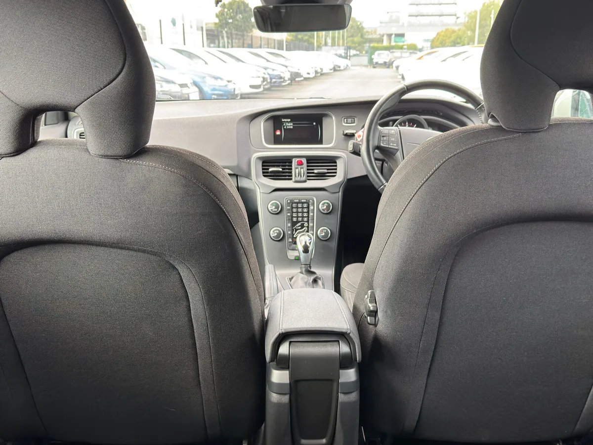 volvo v40 2015 white 1.6L - Image 12