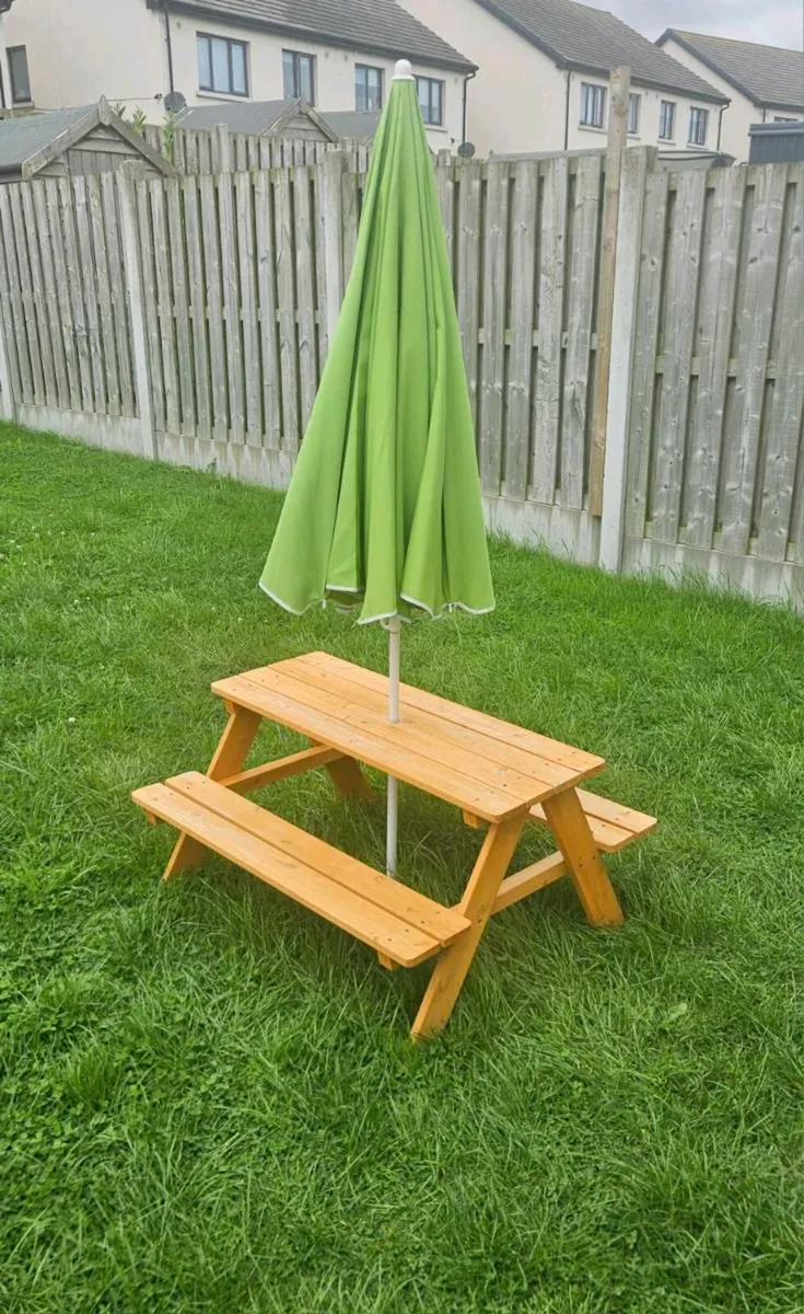 Wooden Kids Picnic Table and Parasol - Image 2