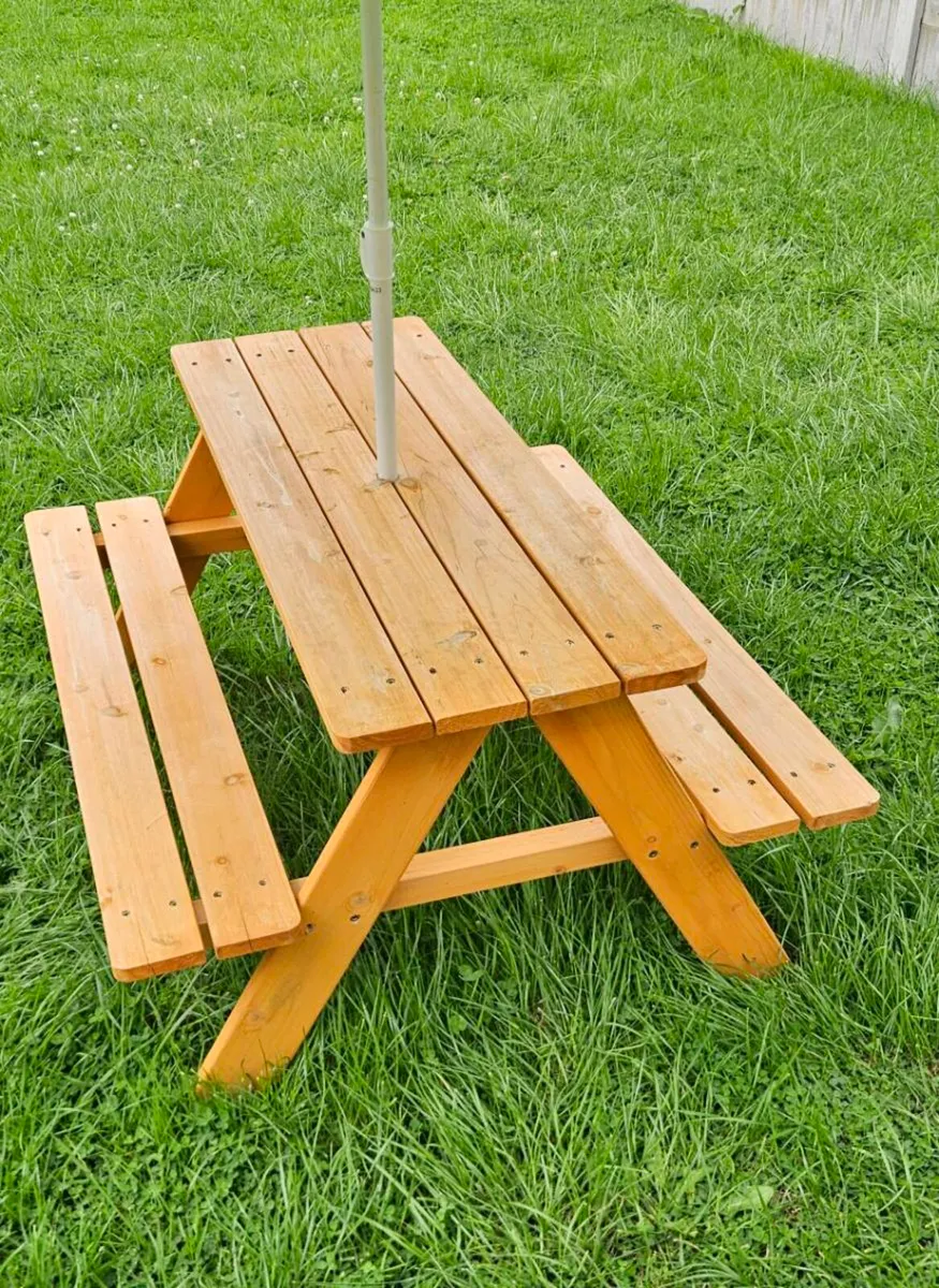 Wooden Kids Picnic Table and Parasol - Image 3