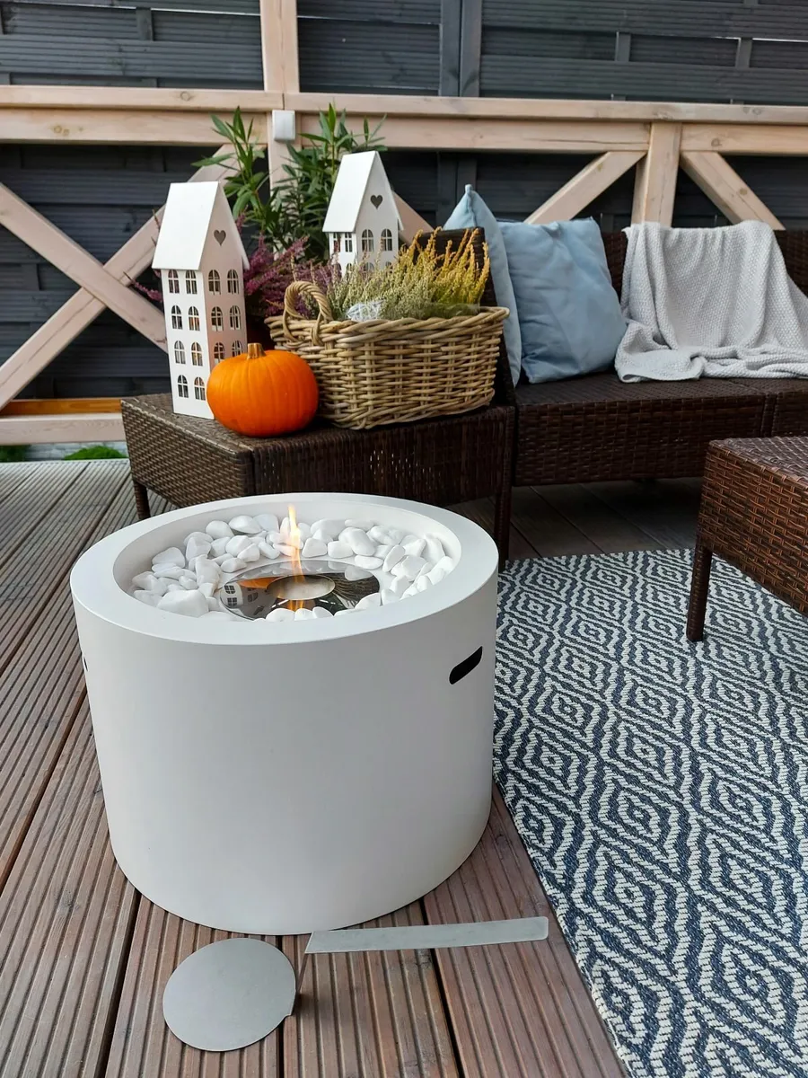 Moon Freestanding Bioethanol Fireplace – White - Image 1