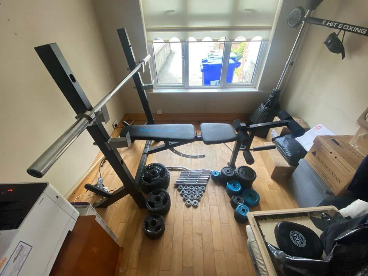 BenchPress w/Leg extension and full set of weights - Image 3
